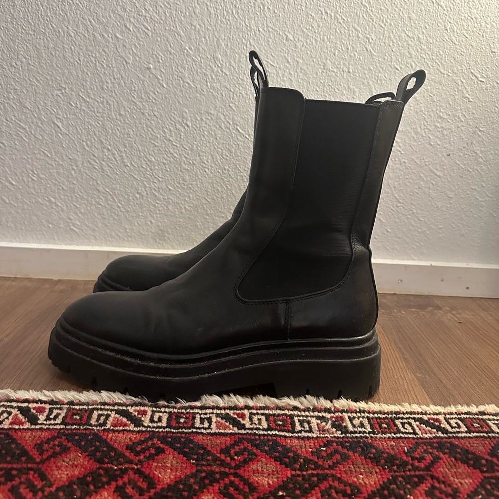 Black Zara Tall Chelsea Boots. Size 38.